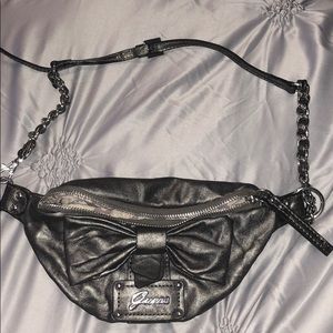 Adjustable GUESS chain fanny pack